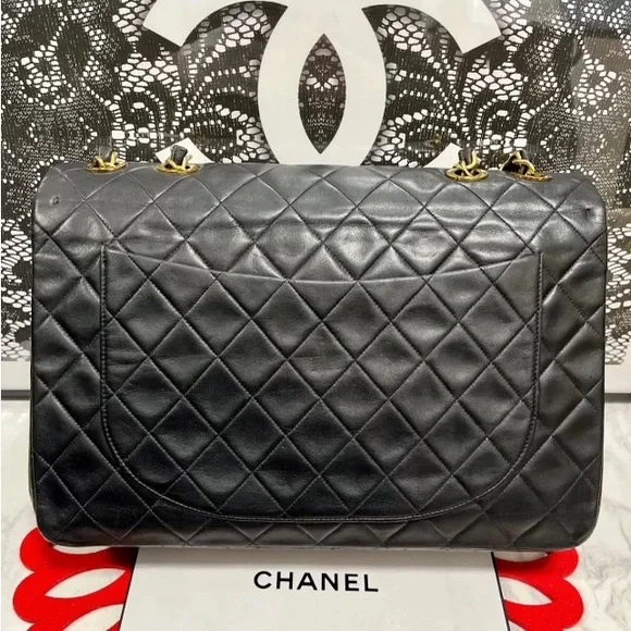 CHANEL Maxi Jumbo quilted XL Lambskin Matelasse chain shoulder Bag - Picture 3 of 12